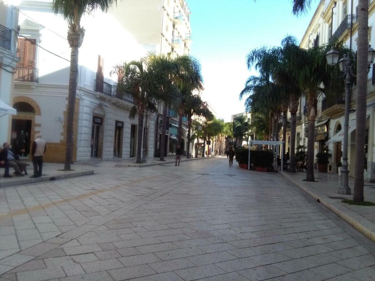 Centro Storico Apartment Brindisi Luaran gambar